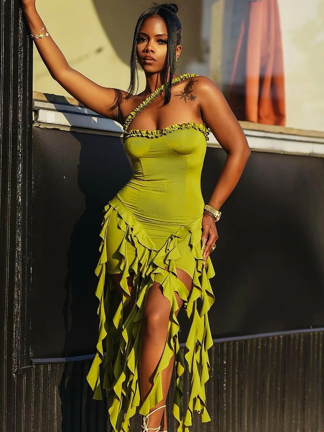 Robe Mini Franges Glamour – Coupe Sexy & Élégante