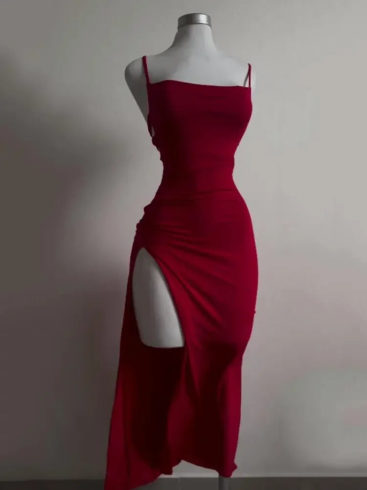Robe Élégante Scarlet - Dos Nu & Fente Sensuelle