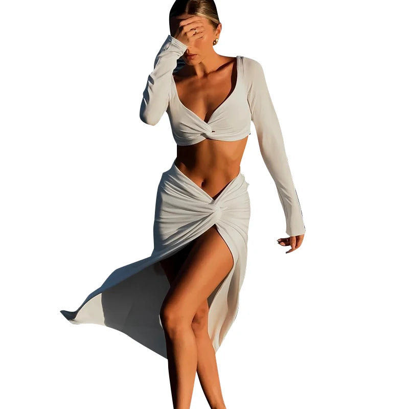 Ensemble Jupe Fendue & Top Croisé – Style Chic & Glamour