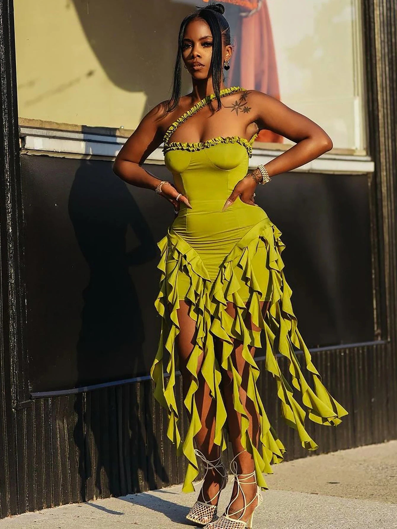 Robe Mini Franges Glamour – Coupe Sexy & Élégante